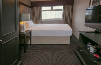 CLASSIC Carousel Desktop Classic Single Carousel 4