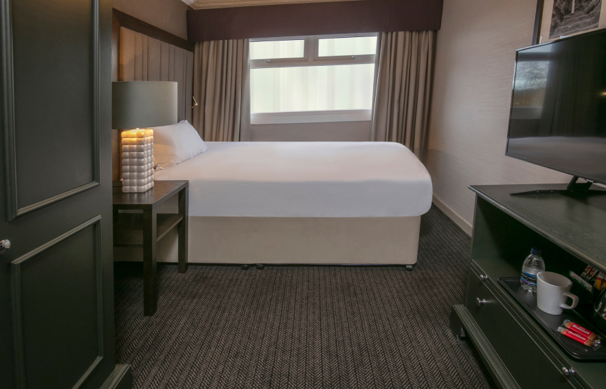 CLASSIC Carousel Desktop Classic Single Carousel 4